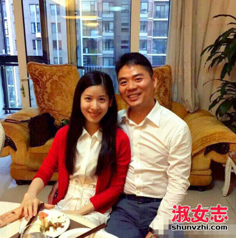 奶茶妹妹孕期写真曝光 与老公刘强东亲密拥吻 奶茶妹妹怀孕照