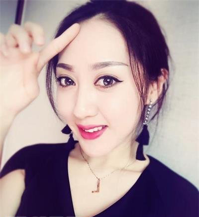 网络红人   映客二姐的真名是李婧,1990年出生在黑龙江,映客号:二姐