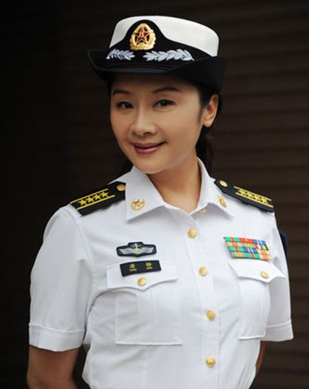 娱乐 星闻唐静现在可是海军政治部电影艺术中心的副主任兼职演员,能够