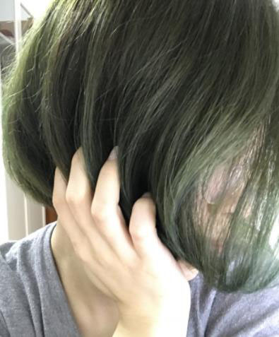 亚麻绿头发图片 亚麻绿和闷青色是一样的吗